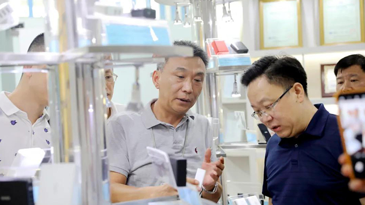 全力以赴解決企業缺工問題”--市人社局局長劉明發調研炬神電子